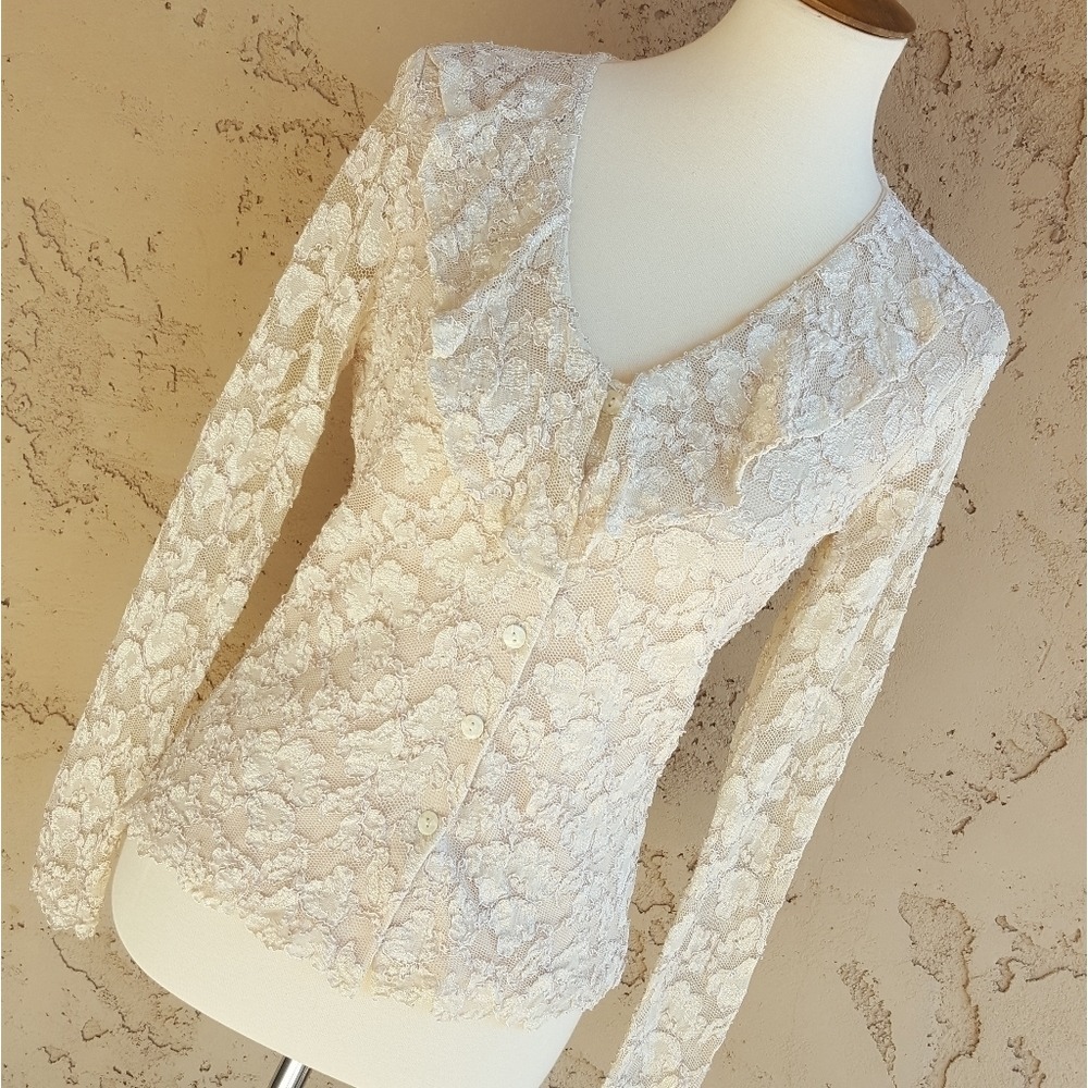 Michi Collection 90s Cream Floral Lace Ruffle Neck Button Front Blouse - Picture 4 of 7